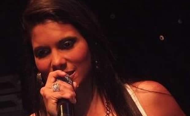 Confirmado! Aline Jackson é a nova cantora da Banda Karisma