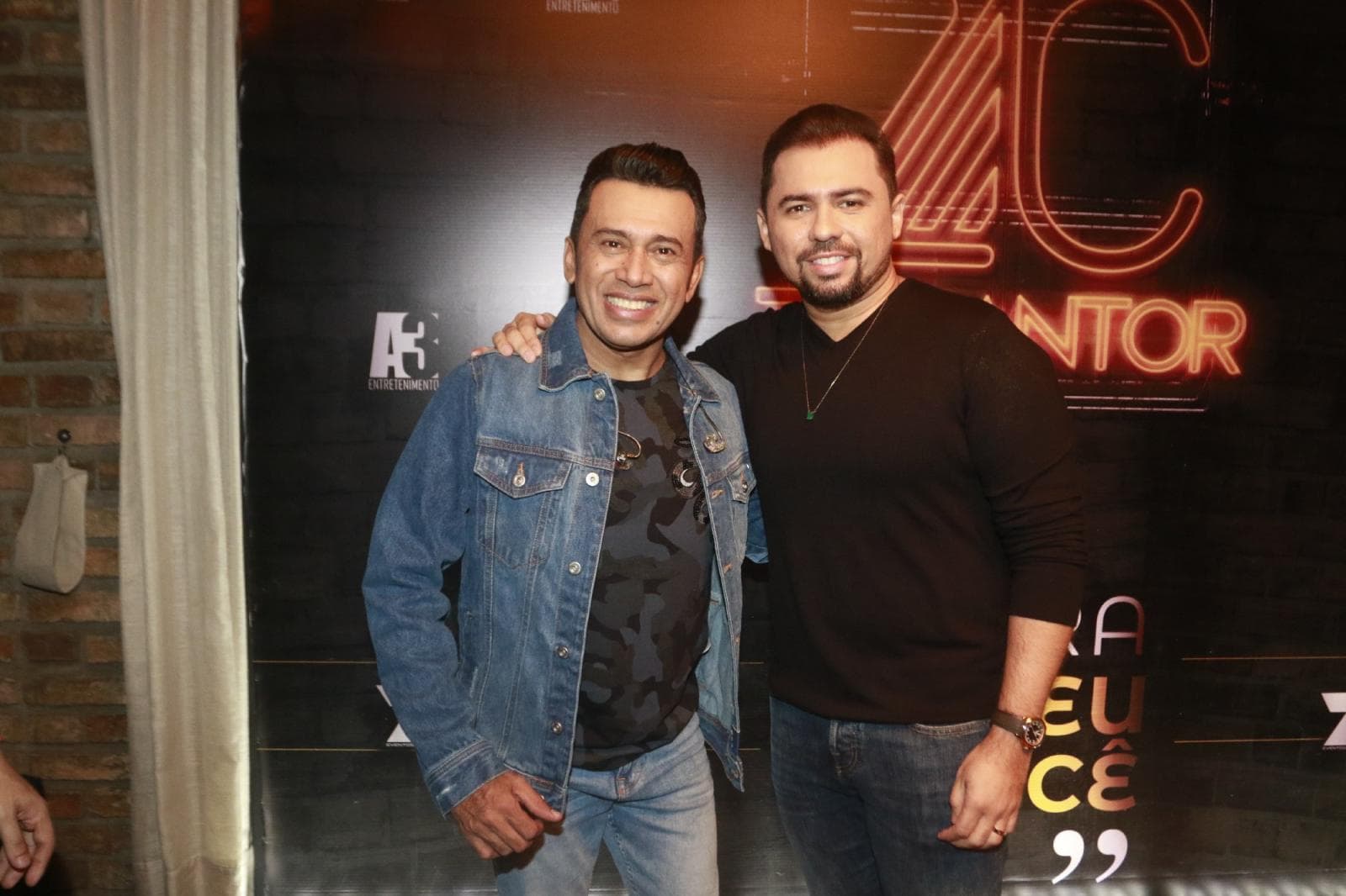 Xand Avião e Zé Cantor fazem dueto em “Quarto de Motel”