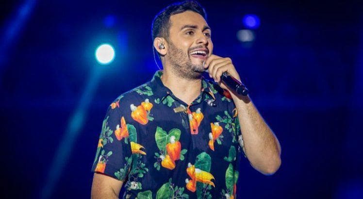 Mano Walter é atingido por latinha de cerveja em show no Maranhão