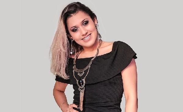 Grazy Siqueira é a nova vocalista da Banda Rainhas da Farra