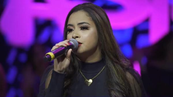 Mara Rodrigues é a grande vencedora do concurso "A nova cantora do Mastruz com Leite"